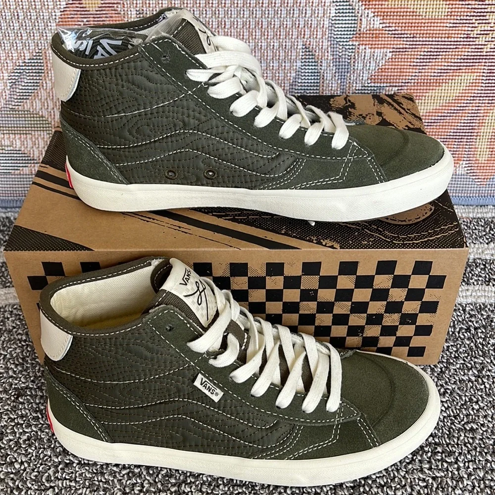 Vans Men’s The Lizzie
Quilted Grape Leaf
VN0A4BX150K
Sneakers - Picture 3 of 16